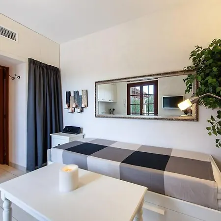 Holiday home Wellnatura Mit Sauna, Kamine, Badewanne Arta
