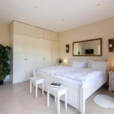 Wellnatura Mit Sauna, Kamine, Badewanne Arta