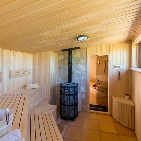Wellnatura Mit Sauna, Kamine, Badewanne Arta